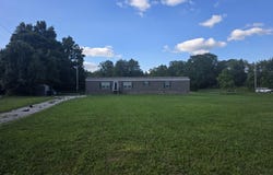 812 W 3rd Ave, Oneida, TN 37841
