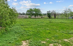 N Windy Knoll, Devine, TX 78016