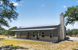 785 Legacy Oaks Dr, Harper, TX 78631