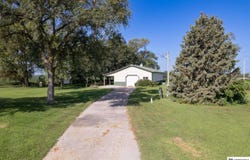 691 N 12th Road, Palmyra, NE 68418