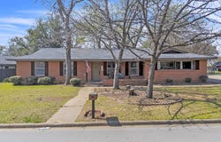 709 Hurstview Drive, Hurst, TX 76053