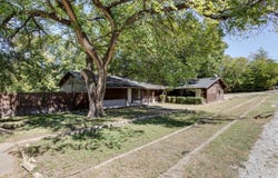 105 Barrows Lane, DeSoto, TX 75115