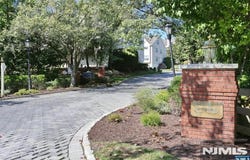876 Somerset Court, Ramsey, NJ 07446