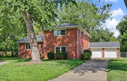8 Riverdale Dr, Hampton, VA 23666