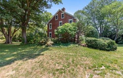 462 Ledge Road, Seekonk, MA 02771