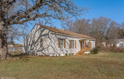 101 N Walnut Street, Vivian, LA 71082