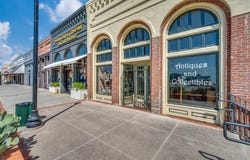 115 S Jefferson Street, Pilot Point, TX 76258