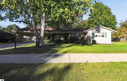 569 Charles Avenue, Alma, MI 48801
