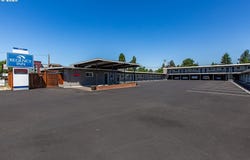 1152 MAIN St, Springfield, OR 97477