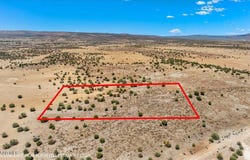 1555 E Great Place, Paulden, AZ 86334