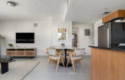 1050 7th St, Miami Beach, FL 33139