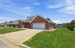 1003 McKenzie Circle, Webb City, MO 64870