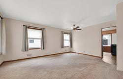 2923 E Cudahy Ave, Saint Francis, WI 53235