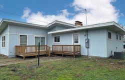 8346 Old Highway 50, Flora, IL 62839