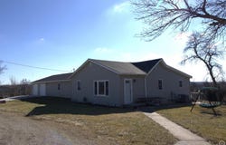 417 E 4th St, Onaga, KS 66521