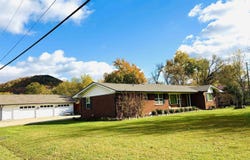 100 E Campus Street, Marshall, AR 72650