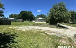 3915 N DIRKSEN Parkway, Springfield, IL 62702