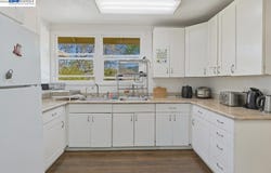 179 Los Ranchitos Rd, San Rafael, CA 94903