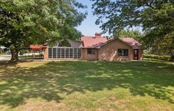 301 E Walnut Street, Aurora, MO 65605