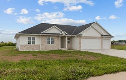 264 Kerrigan Dr, Wrightstown, WI 54108