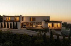 1759 Clear View Dr, Beverly Hills, CA 90210