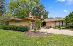 853 Edgewater Drive, Naperville, IL 60540
