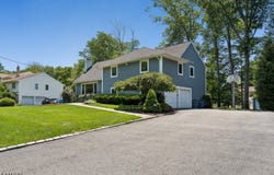 27 Shadowlawn Dr, Livingston Twp., NJ 07039-3215