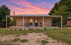 11 MAIN ST, Blanco, TX 78606
