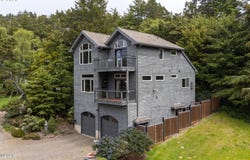 5015 GRAND Ave, Oceanside, OR 97134