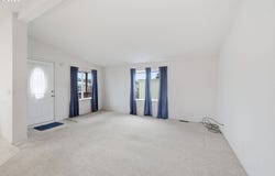 2150 LAURA St, Springfield, OR 97477