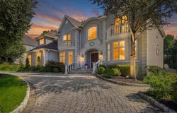 18 King Arthur Court, New City, NY 10956