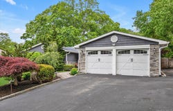 15 Bluff Circle, Hauppauge, NY 11788