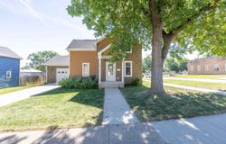 334 4th Ave SE, LeMars, IA 51031-8004