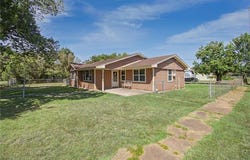 307 E Barton Street, Calvert, TX 77837