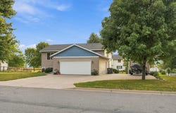 722 4th Avenue NW, Melrose, MN 56352