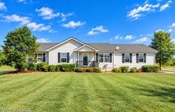 2712 Roundtop Rd, Elizabethtown, KY 42701