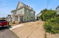 11 Sisson St, Pawtucket, RI 02860