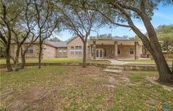 233 Post Oak Bend, Inez, TX 77968