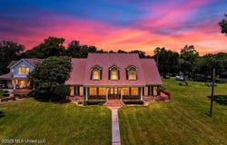 435 E Beach Drive, Ocean Springs, MS 39564
