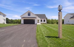 8 Robin Way, Chester, NH 03036