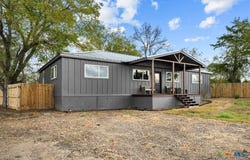 105 Willow Drive, Flatonia, TX 78941