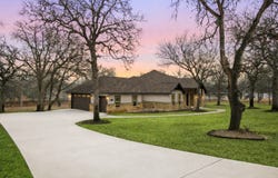 117 Crescent Rdg, Adkins, TX 78101