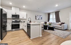 6 WHALER Drive, RUNNEMEDE, NJ 08078