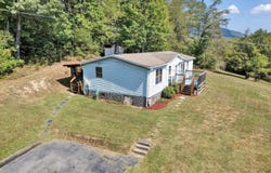 8115 Bradshaw Rd, Salem, VA 24153