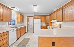 9215 S Clinton Trail, Eaton Rapids, MI 48827
