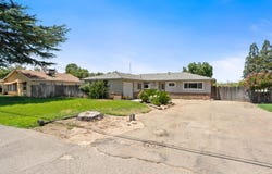 9075 S Mccall Avenue, Selma, CA 93662