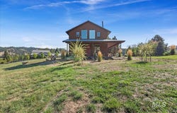34 Crosstimber Loop, Garden Valley, ID 83622