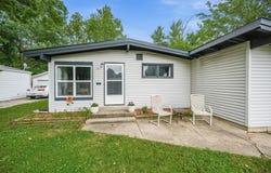 101 E Springdale St, Derby, KS 67037-1238