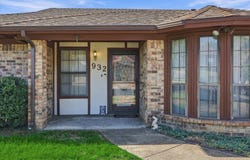 932 Clear View, Bedford, TX 76021