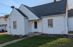 814 Elm St, Correctionville, IA 51016